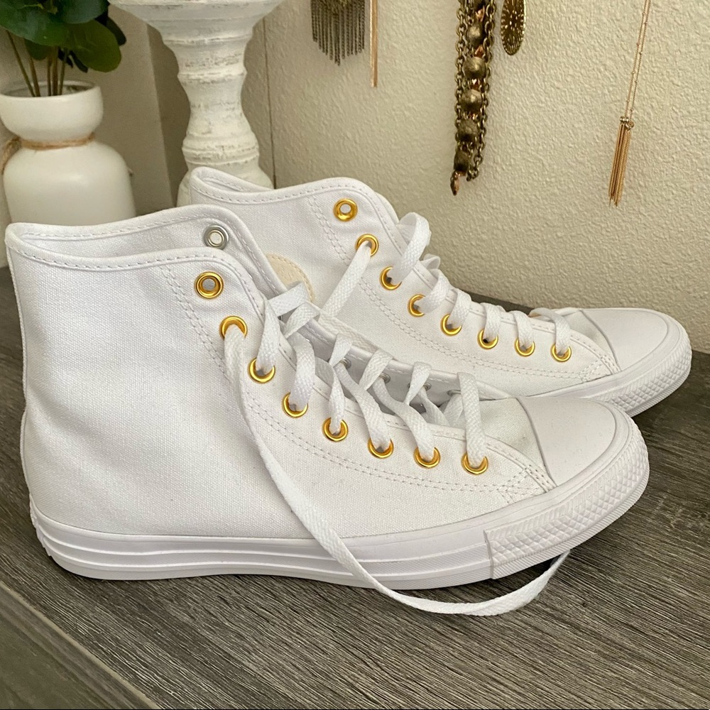 Gently Used - Converse All-Star High Tops - Size 9.5 - Picture 3 of 16